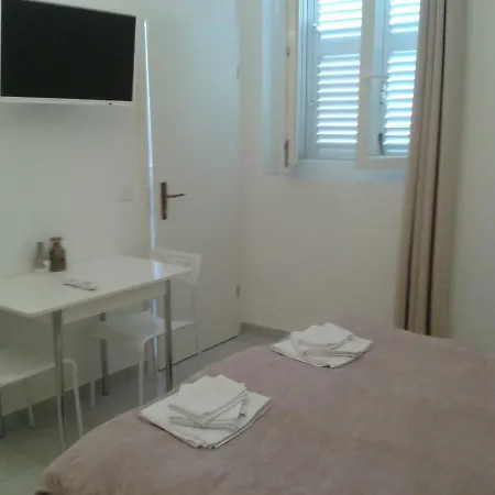 Studio Apartments Ana & Mia Vis Exterior photo