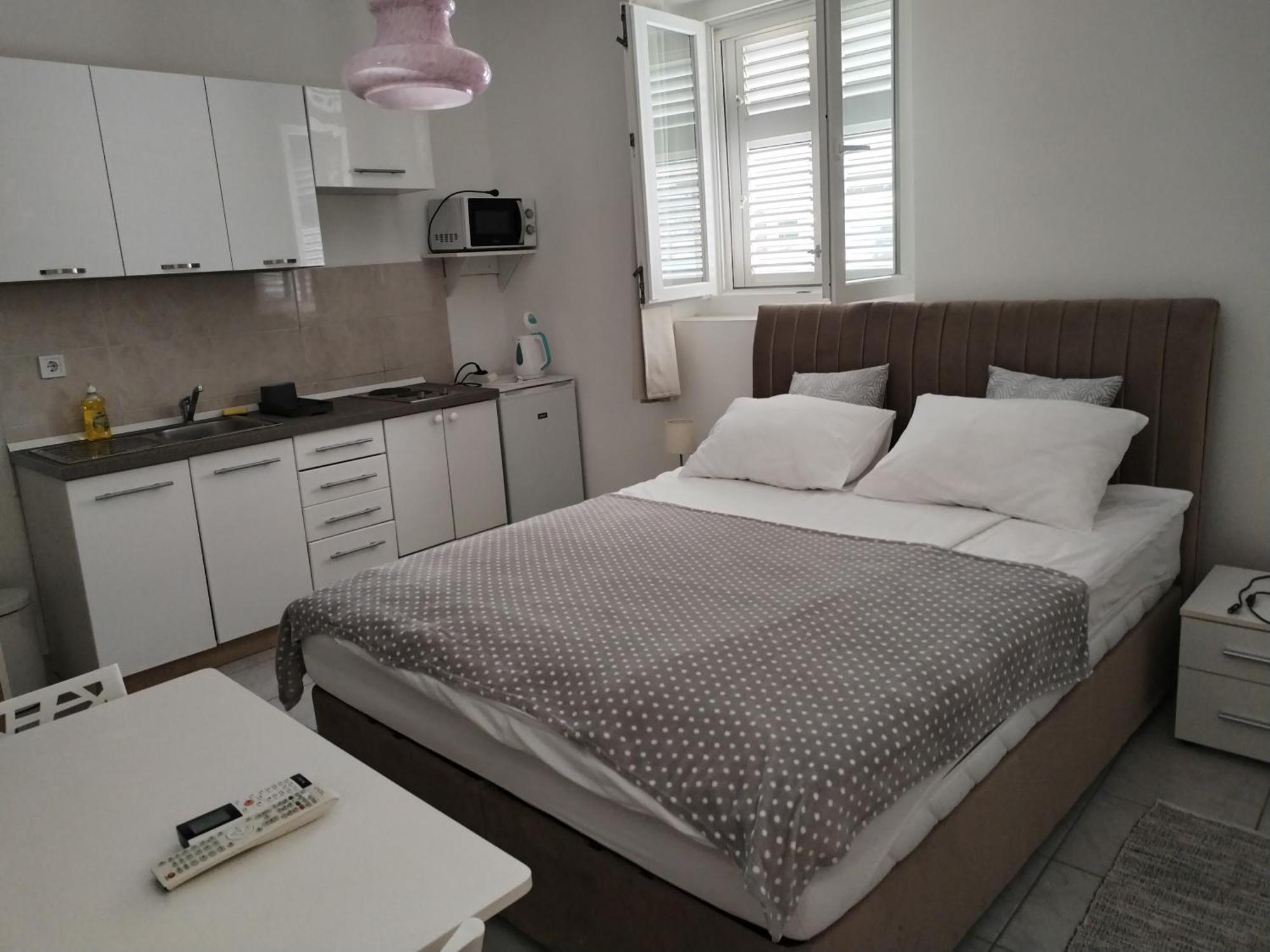 Apartma Ana & Mia *